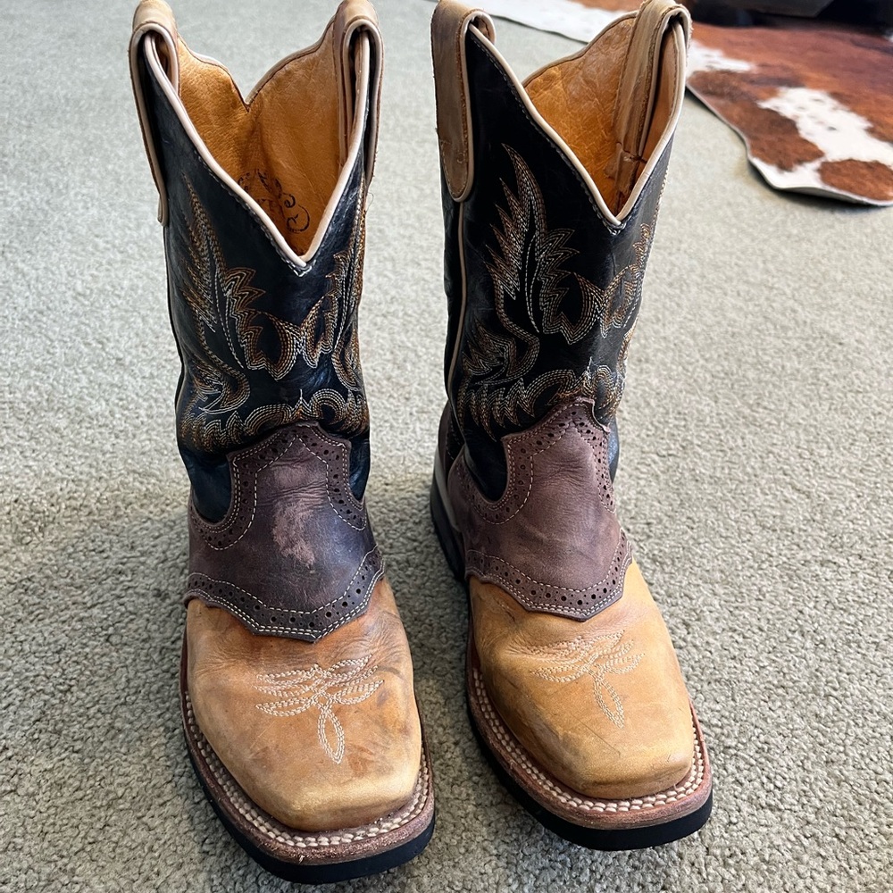 Black and Tan Cowboy Boots with Square Toe and Decorative Stitching